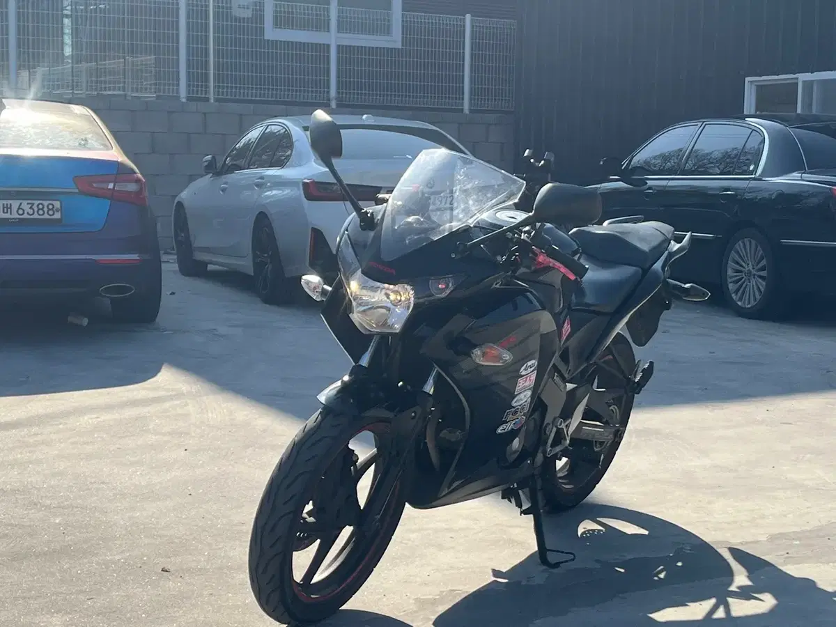 혼다 cbr125r 2015년식 흑마모델 판매합니다